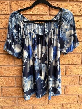 10/$25 • Onyx Women's Abstract Blue and Gray Blouse